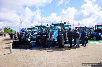 «Укравтозапчать» представила рекордное количество тракторов