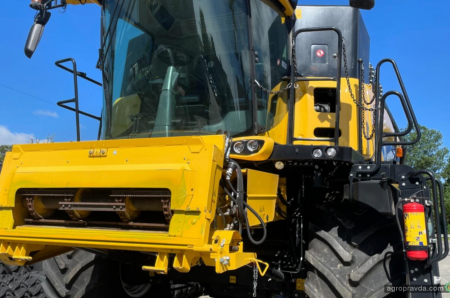 До Волині їде найбільший клавішний комбайн New Holland CX8.80