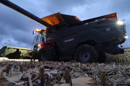 Комбайн Fendt IDEAL 8 відпрацював по кукурузі на Київщині