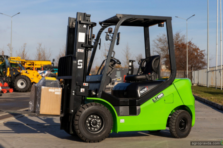В Україні пропонуються електричні навантажувачі UN Forklift