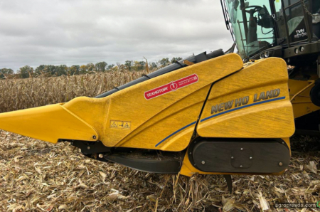 Як працює комбайн New Holland CR7.90 у парі з кукурудзяною жаткою