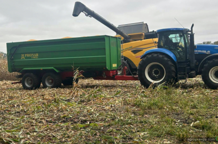 Як працює комбайн New Holland CR7.90 у парі з кукурудзяною жаткою