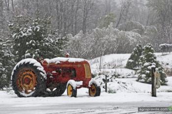 Как зимуют трактора. Фото