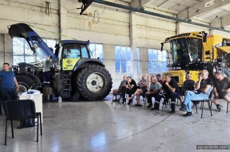 На Чернігівщині провели навчання по зернозбиральному комбайну New Holland CR8.90