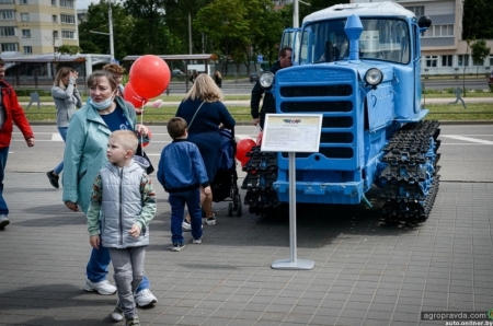 В честь 75-летия МТЗ представили новые и исторические модели тракторов. Фото