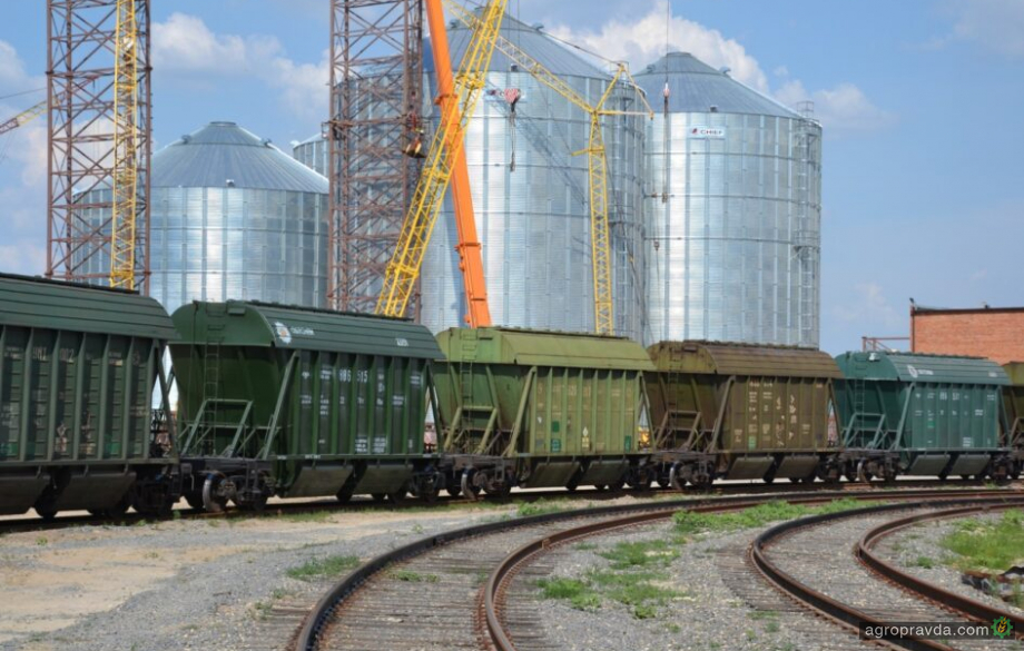 Залізниця збільшує перевезення зерна