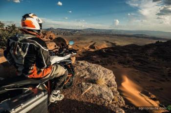 KTM показала на что способен мотоцикл Adventure