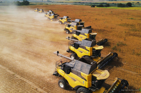 Агрохолдинг закупив відразу 20 комбайнів New Holland CR8.90