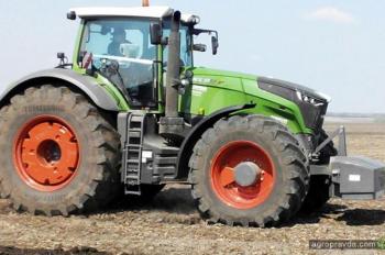 Первый трактор Fendt 1000-й серии вышел в поле в Украине. Видео