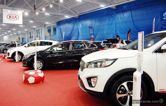 На агровыставке в Кропивницком представили сотню автомобилей для фермеров