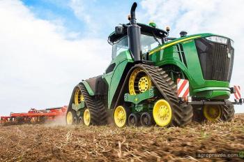 John Deere представил свой первый 4-гусеничный трактор