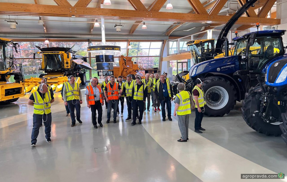 Аграрії-клієнти ТЕХНОТОРГ відвідали завод New Holland у Бельгії Аграрії-клієнти ТЕХНОТОРГ відвідали завод New Holland у Бельгії