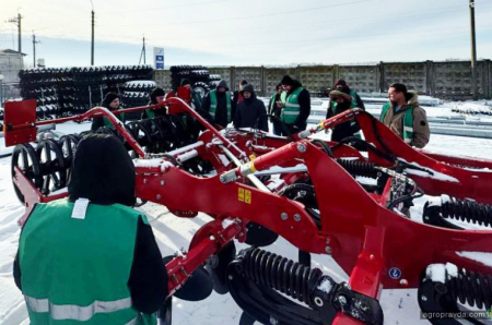 Сервісні інженери АБА «Астра» продовжили навчання по техниці Horsch