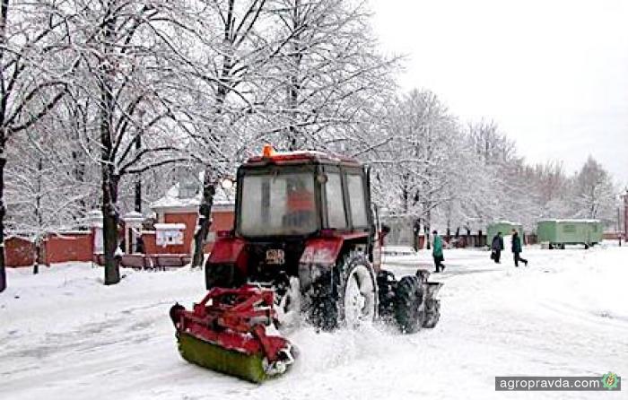 В Киеве снег будут убирать 40 тракторов