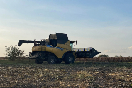Один день жнив соняшника на полі у Чернігівщині