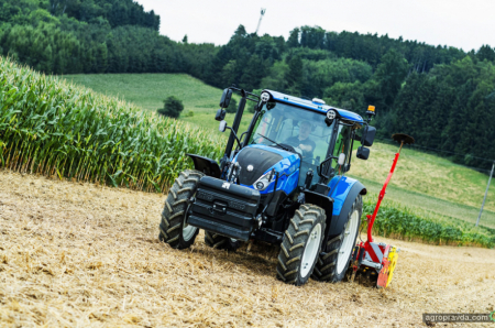 Потужність, маневреність, підключення: нові трактори New Holland T5S