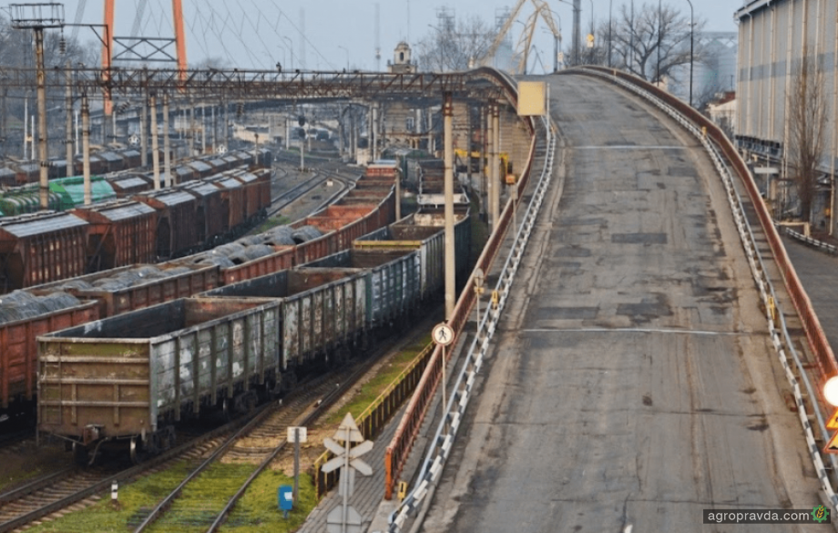 Обсяг вивантаження зерна у портах Великої Одеси зріс до 1276 вагонів на добу