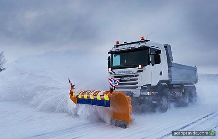 Как чистят дороги в странах, в которых снега по колено. Фото