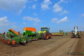 Claas продемонстрировал универсальность тракторов на поле