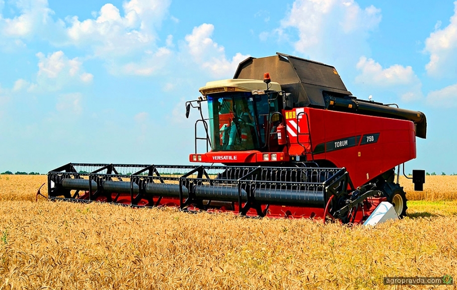 Зернозбиральний комбайн VERSATILE TORUM 750: продуктивний, економічний, універсальний