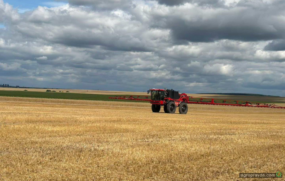 На Львівщині провели демонстрацію самохідного обприскувача Condor Agrifac
