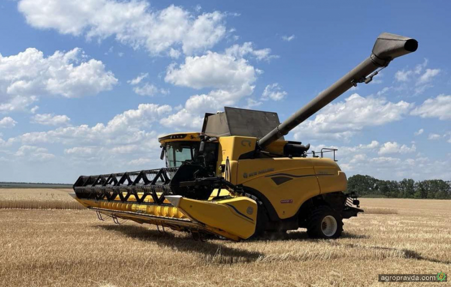 В Україні продовжують демонстрації комбайнів New Holland роторної серії CR
