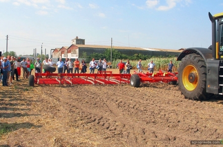 Lozova Machinery провели показ техники на «УКАБ Агротехнологиях»