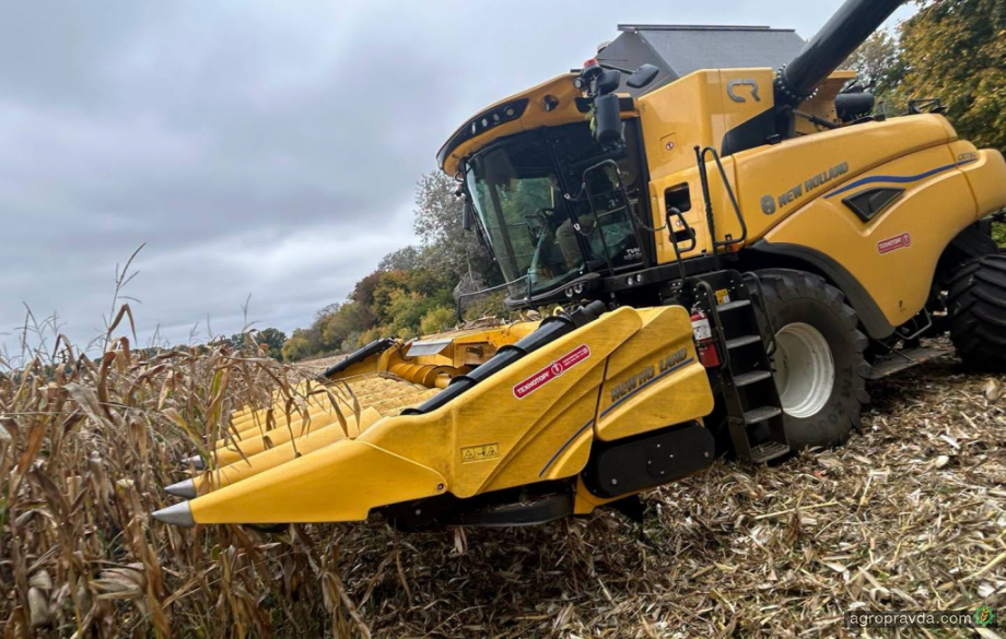 Як працює комбайн New Holland CR7.90 у парі з кукурудзяною жаткою