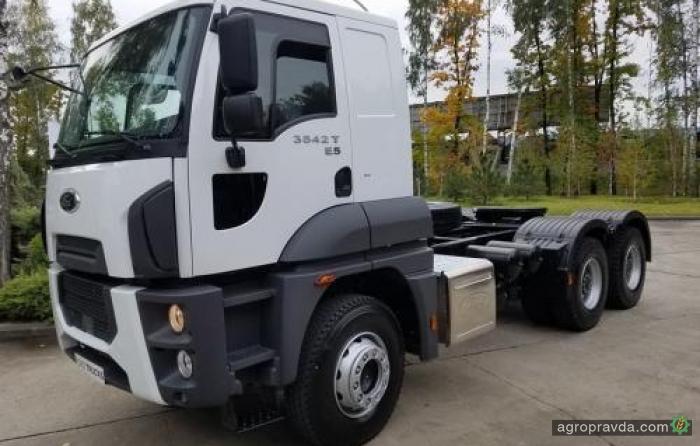 Ford Trucks выводит на украинский рынок тягач 6х4 для аграрного сектора