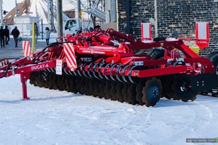 «Лозовские машины» демонстрируют технику в Канаде