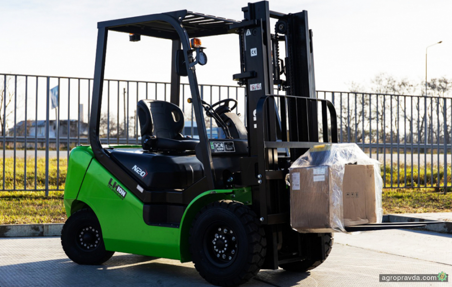 В Україні пропонуються електричні навантажувачі UN Forklift В Україні пропонуються електричні навантажувачі UN Forklift