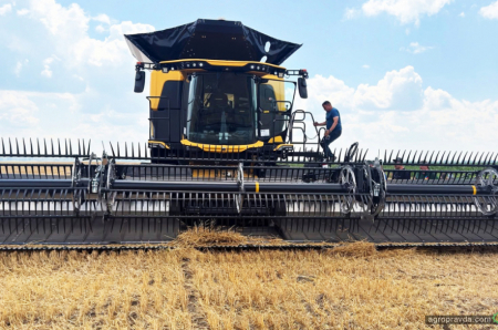 Ще один New Holland CR11 вже працює на полях Вінничини