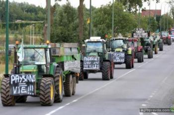 Бельгийские фермеры продолжают жечь шины
