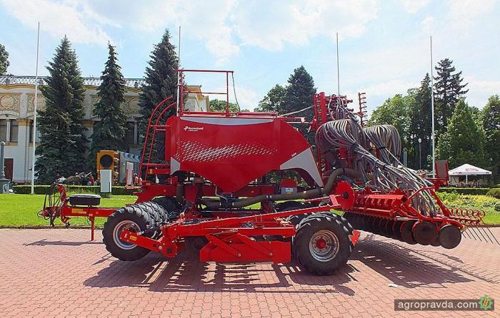 В Украине представлена первая сеялка Kverneland Udrill-600