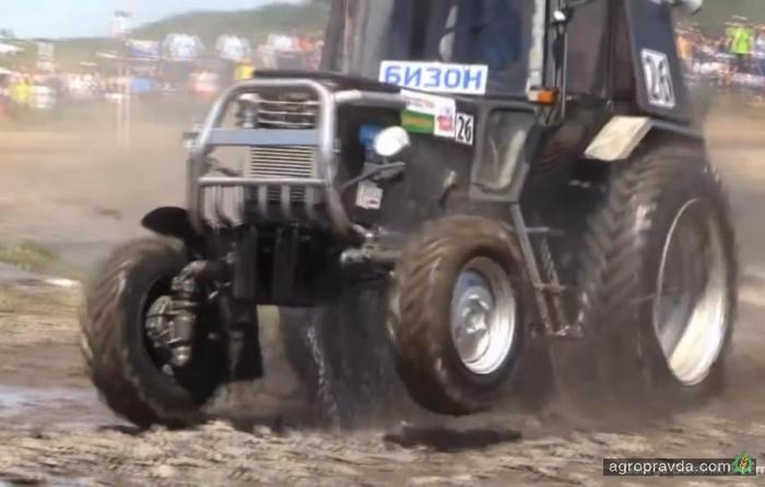 Невероятные гонки на тракторах. Видео