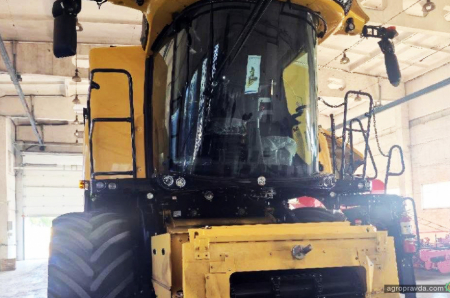 На Чернігівщині провели навчання по зернозбиральному комбайну New Holland CR8.90