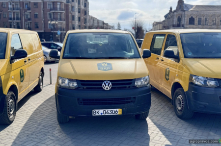 Аграрії передали чергову партію автомобілів десантникам