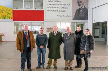 Представители британской ассоциации директоров посетили завод Эльворти