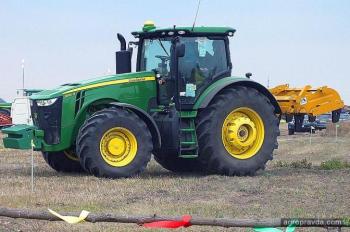 В Украине показали беспилотный трактор