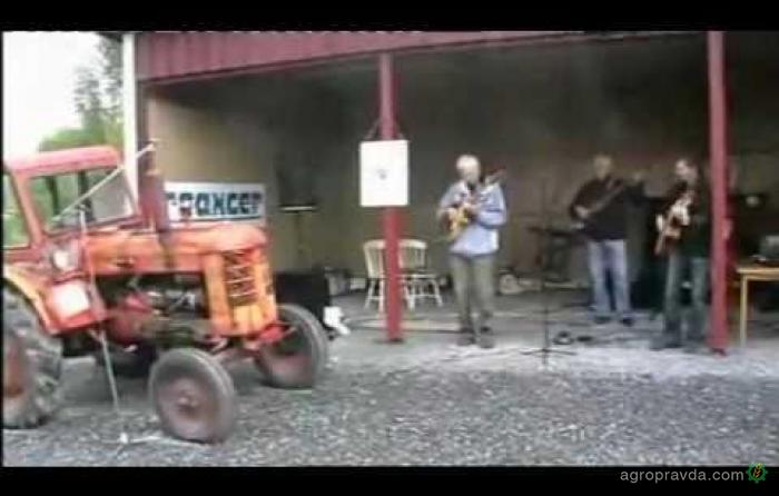 Музыкальный трактор. Видео