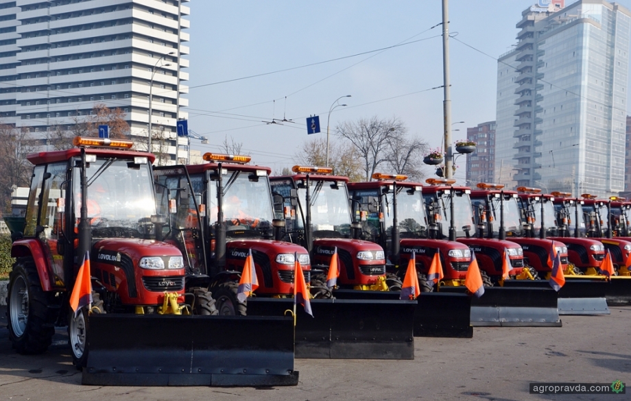 Какие трактора будут убирать снег в Киеве