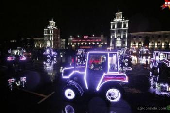 В столице Беларуси состоялся парад новогодних тракторов. Фото