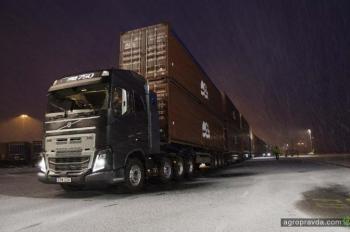 Тягач Volvo FH16 передвинул 750 тонн
