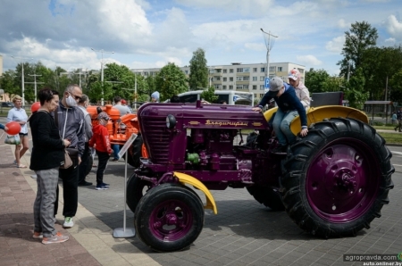 В честь 75-летия МТЗ представили новые и исторические модели тракторов. Фото