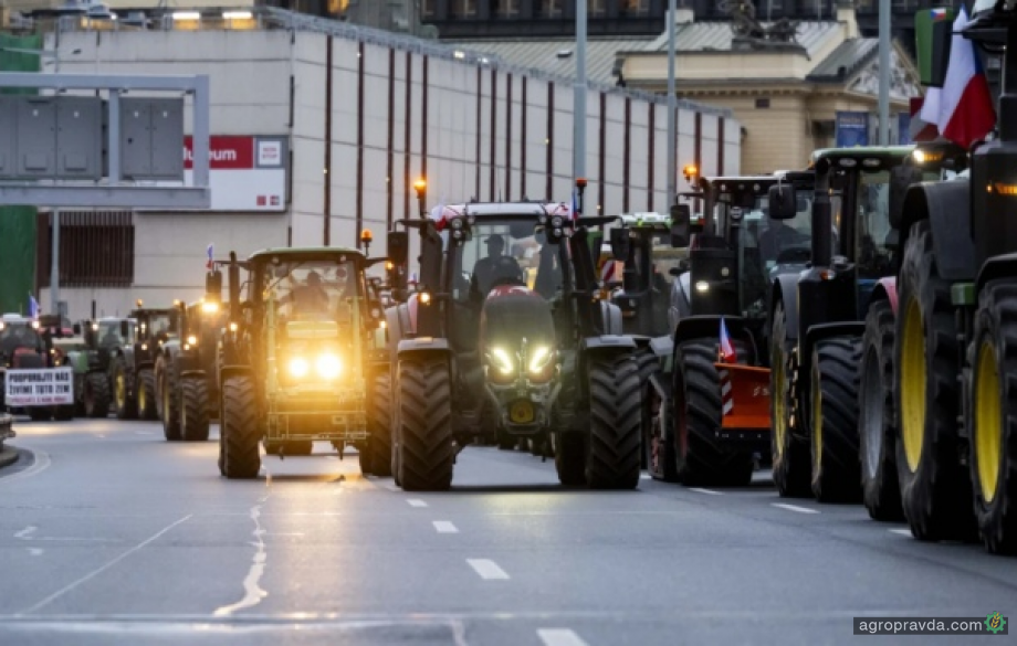 Чеські фермери на тракторах перекрили рух у Празі