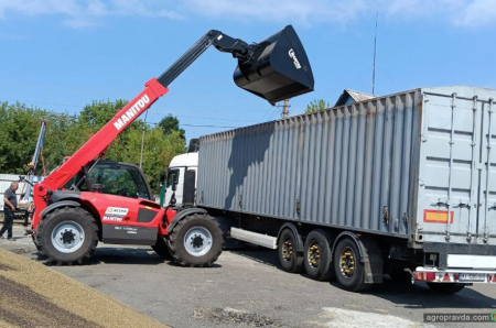 У Житомирщині демонстрували на що здатен навантажувач Manitou MLT-X 735
