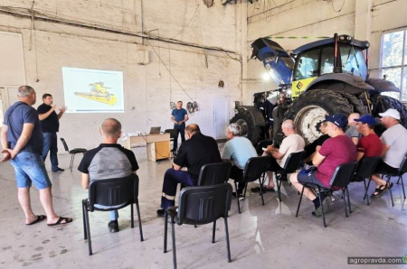 На Чернігівщині провели навчання по зернозбиральному комбайну New Holland CR8.90