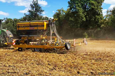 Як працює Claydon Hybrid T4 + Straw Harrow 7,5 на посівній
