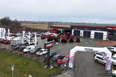 В Україні представили перший в країні найпотужніший трактор CASE IH QUADTRAC 715