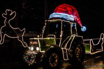 Новогодние трактора. Фото